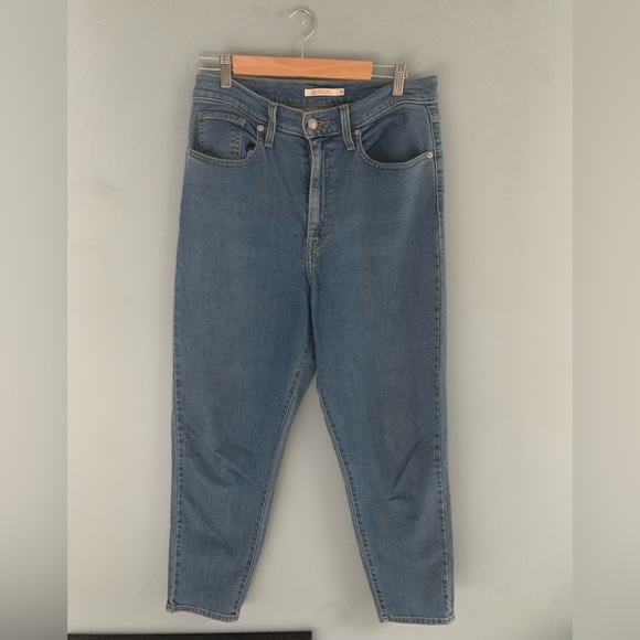 Levi’s High Waist Taper Jeans - Picture 3 of 6